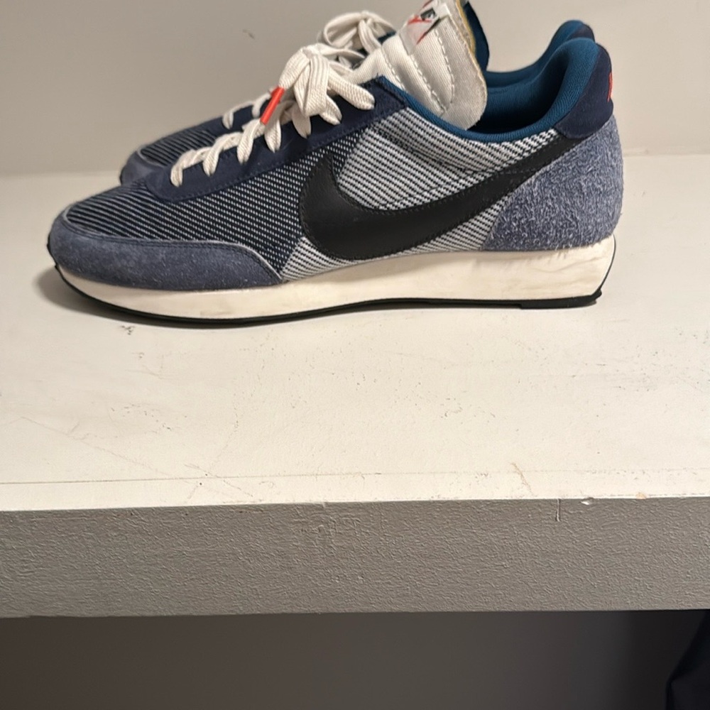 Nike Air Tailwind 79 SE                          Navy and Black Running Shoes